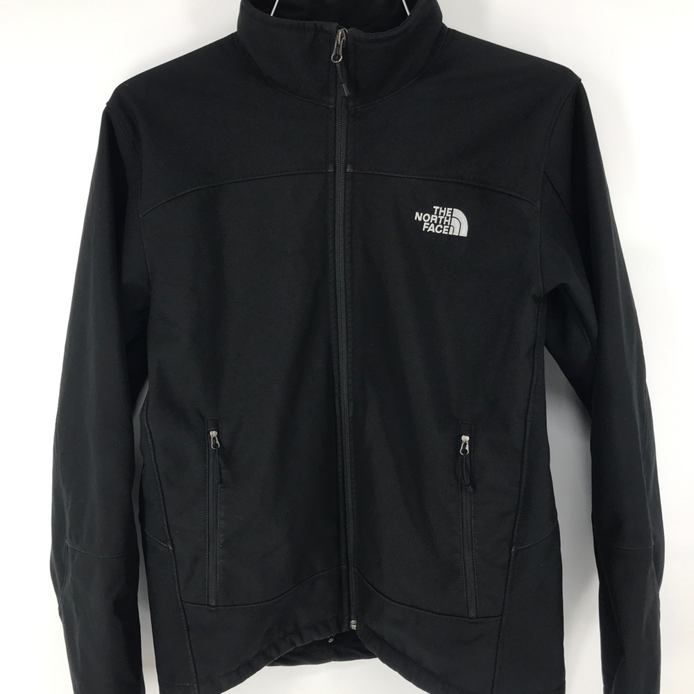 Men’s medium north face jacket with fleece lining.